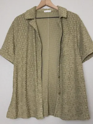 Avec Les Filles Textured Button Down Shirt S Triangle Terrycloth Olive Cover Up thumbnail 9