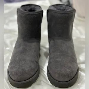 Ugg Cory II Suede Short Ankle Boots 5 Charcoal Gray Minimal Classic Mini Fall thumbnail 12