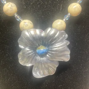 Vintage Plastic Bead Necklace Silver Flower Pendant Blue Center Magnet Clasp 16” thumbnail 2