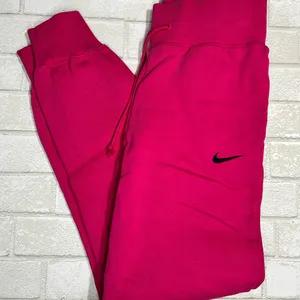 Nike Woman’s Pink Sweatpant Joggers thumbnail 1