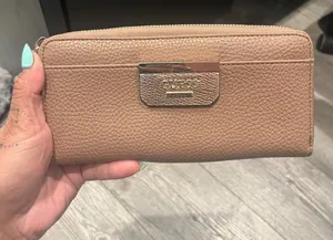 GUESS Cream/ Tan Handheld Clutch‎ Wristlet Wallet thumbnail 1