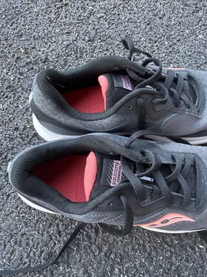Saucony Women’s Gray and Pink Mesh Running Sneakers thumbnail 2