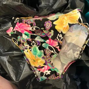 FINAL MARKDOWN Wonderbra swimsuit bottom 9/10 thumbnail 1