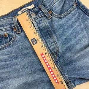 Levi’s Wedgie Straight Jeans Women’s 26 Button Fly Frayed Hem Blue Denim thumbnail 11