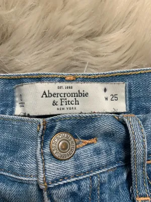 Abercrombie & Fitch Womens Distressed Shorts Size:25/0 thumbnail 3