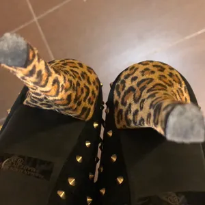 Size 8.5 beautiful platform heels Black thumbnail 7