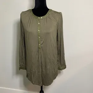 'VERY J' brand Small Olive Roll Button Sleeve Hi-Low Henley Office Blouse thumbnail 3