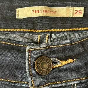 Levi‎ Strauss Co 714 Straight Leg Dark Wash Jeans Size 25 Waist 25 Inseam 31 In thumbnail 3
