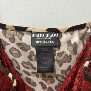 Bisou‎ Bisou Michele Bohbot Ruffle Cami Top Blouse Y2K Small Red Lace Animal thumbnail 5