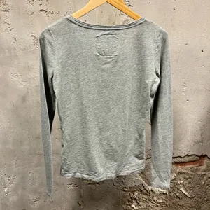 Abercrombie Y2K Vintage Fitted Gray Long Sleeve Henley Floral Design Top thumbnail 4