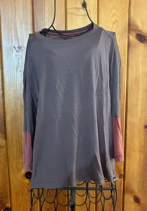 Patagonia Two-Tone Long Sleeve Tee in Gray and Dusty Rose size large outdoor thumbnail 1