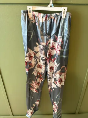 Gray Silky Floral Pajama Set Size L thumbnail 5