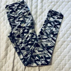 Victoria’s Secret Sport Leggings thumbnail 1