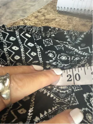 Women's Windsor Black and White Patterned Tie-Front Crop Top Size S thumbnail 7