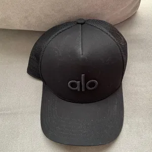 Alo Yoga District Trucker Hat Black thumbnail 2