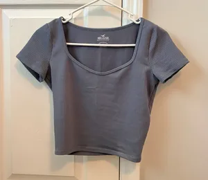 Hollister Top thumbnail 1