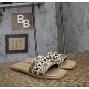 NWT Wild Pair Womens Daisyy Slide Flat Sandals Embellished Black / Natural 8M thumbnail 6