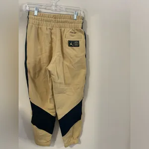 Unisex Jordan pants size small like new premium quality thumbnail 4