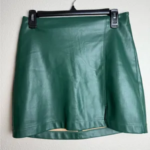 Hollister Women Size Small Green Faux Leather ultra high rise retro‎ mini skirt thumbnail 1