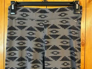 Pink Victoria's Secret Aztec Leggings Gray Sz Small (0886) thumbnail 3