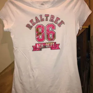 Realtree Ladies White Pink Camo Tee Size S NEW NWOT thumbnail 1