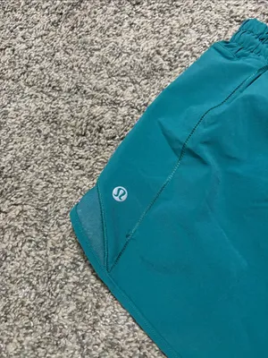 Lululemon Hotty Hot Low Rise Short 4" Teal Lagoon size 6 thumbnail 3