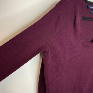 French Connection Burgundy V Neck Sweater Asymmetric Hem Sz Small thumbnail 7