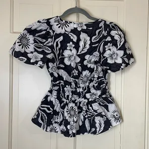 Anthropologie The Somerset FLATTERING Blouse Dark Floral Gray & Black, Size XXS thumbnail 6