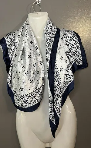 Source Unknown Silky Scarf Shawl Womens One Size White Navy Blue Bandana Print Geometric Square thumbnail 1