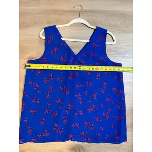 Ann Taylor Factory Tank Top Blue L Womens Floral V-Neck Sleeveless‎ Blouse thumbnail 4