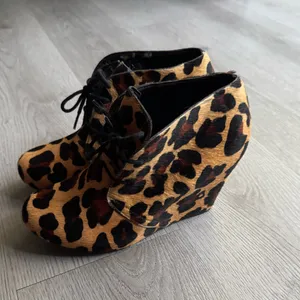 Steve Madden Leopard Print Wedge Heel Lace Up Ankle Boots thumbnail 3