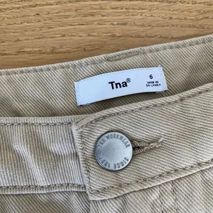 Aritzia - TNA Wide Leg Pants in Light in Beige thumbnail 3
