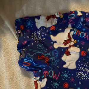 Woman’s Frosty the Snowman scrub top size medium thumbnail 6