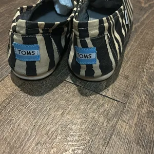 TOMS Women Black & Tan Zebra Print LightWeight Flat Slip On Shoes Size 9 W‎ thumbnail 3
