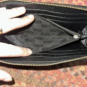 BLACK MICHAEL KORS LEATHER ZIP LONG WALLET thumbnail 5