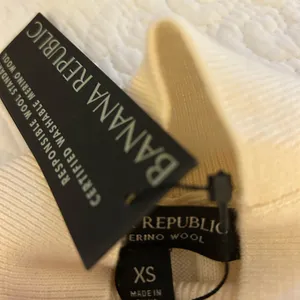 Banana Republic Ivory Sleeveless Ribbed Top thumbnail 2