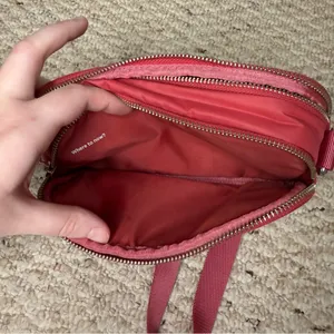 Lululemon Wunder Puff Crossbody Camera Bag 2L in Vintage Rose Crossbody Purse thumbnail 13