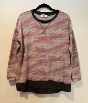 Happy Days Camo Sweatshirt Small Oversized Camouflage Travel Lounge Vacation thumbnail 1