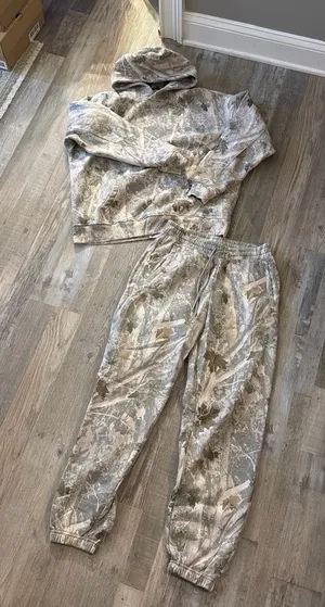 Abercrombie White Camo Hoodie and sweatpants thumbnail 1