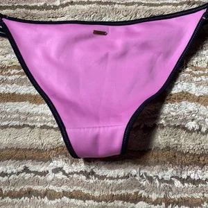 Victoria’s Secret’s 2 piece bikini​​ thumbnail 7