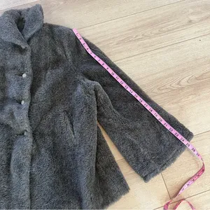 Vintage Women’s Four Button Fur Coat Bell Sleeve Size 46” Chest M/L thumbnail 8