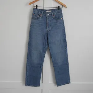 Levi’s Ribcage Straight Ankle Jeans thumbnail 3