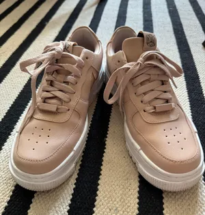 Nike Air Force 1 thumbnail 2