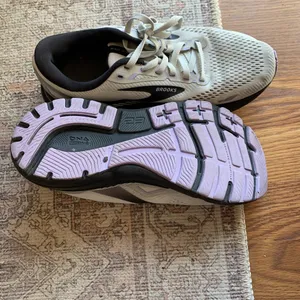 Brooks Light Gray Running Shoes Women Size 9 Athletic Adrenaline GTS Footwear thumbnail 4
