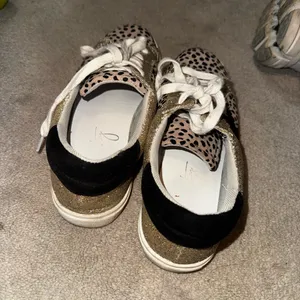 Stylish Gold and Black Women's Sneakers thumbnail 3