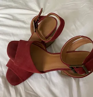 Universal Threads Dark Red Suede Heeled Sandals thumbnail 3