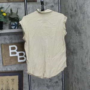 NWT Isabel Maternity By Ingrid & Isabel Button-Up Maternity Shirt Taupe Brown XS thumbnail 5
