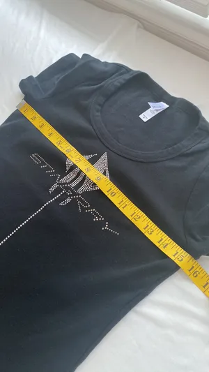 Bella T-shirt Stingray & a stingray on front in rhinestones shirt sleeve Sz Med thumbnail 5