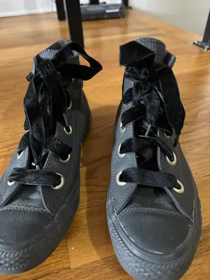 Grey high top converse with velvet ribbon laces🖤 thumbnail 4