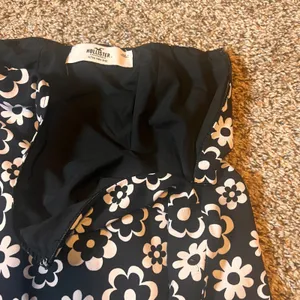 Hollister‎ California Black White Floral Print Ultra High Rise Mini Skirt thumbnail 3
